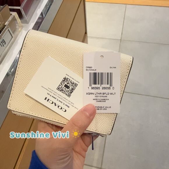 NWT Coach CR983 Silver /Chalk Cross Grain Leather Bifold Wallet - Picture 3 of 4